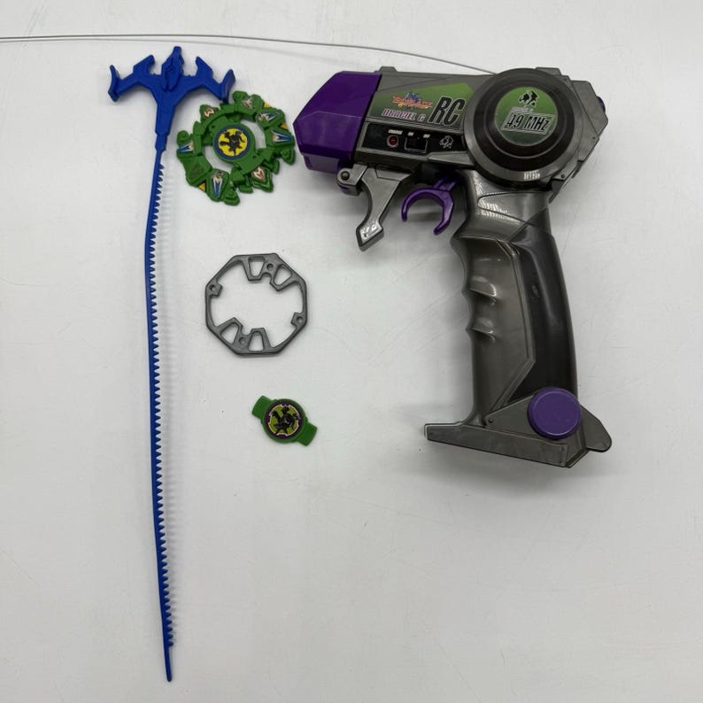 Beyblade G Revolution Draciel G Engine Gear RC Remote W Beyblade Incomplete image 2