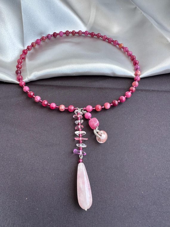 Collana Con Ciondolo Bambolina Vestito Seta Grigio Con Swaroski, Co - Foto 6