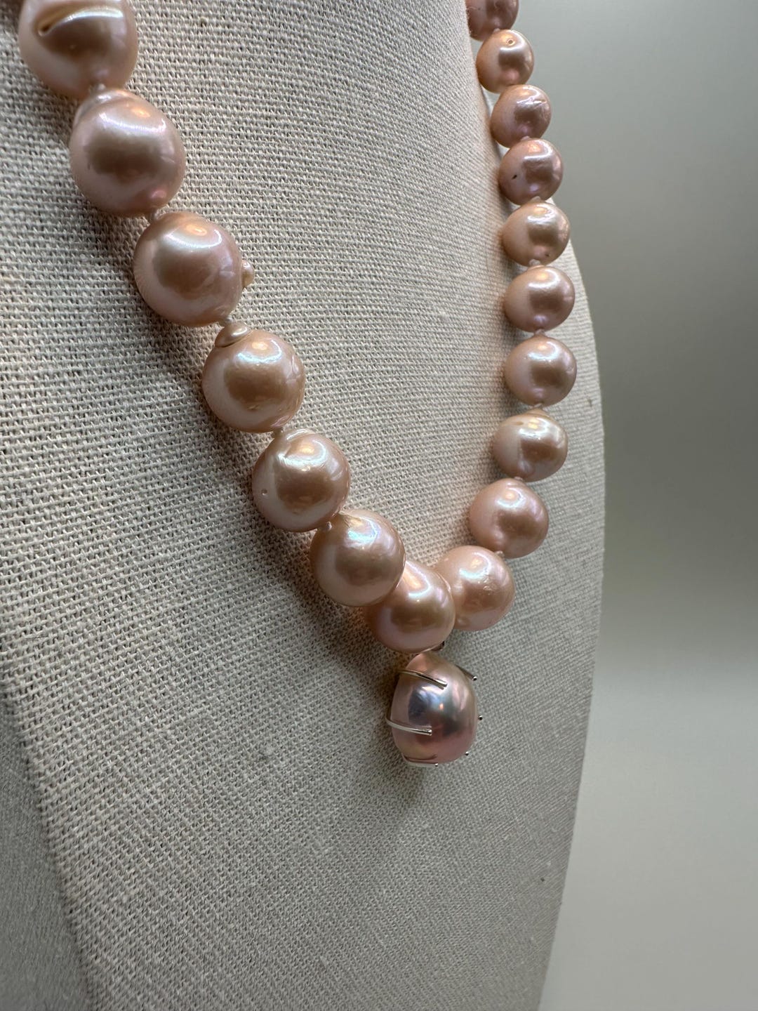 Hand Painted Mauve Pearl and Emerald Floral Necklace main image 1