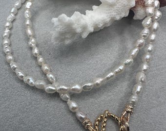 18 '' weiße kleine Nugget Perlenkette Minimalist vergoldet Knebelverschluss Choker