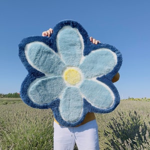 Blue Flower Rug - Flower Rug - Blue Tufted Rug - Housewarming Gift - Gifts for Her - Washable Rug - Mothers Day Gift - Dorm Decor Rug