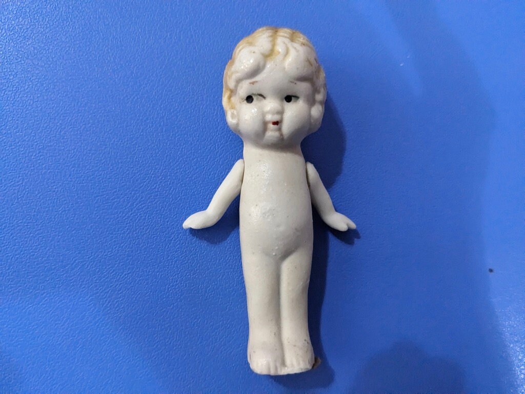 * antique baby doll ୨୧ * 小さな陶器製 の女の子 Vintage Tiny Bisque Doll Made in Japan - Etsy