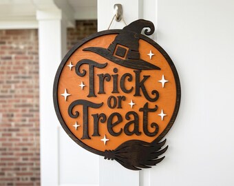 Decorazione per porta "Dolcetto o scherzetto" in formato SVG, Cartello di Halloween per la porta in formato SVG, File per taglio laser di un cappello da strega, Glowforge xTool CNC, Decorazioni di Halloween, Cartello della strega in formato SVG
