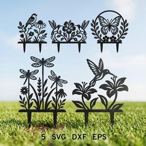 Può includere: Cinque picchetti da giardino in metallo nero con disegni a tema natura. I picchetti presentano un uccello, colibrì, farfalle, libellule e fiori. Il testo "5 SVG DXF EPS" è in basso.