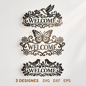 Könnte beinhalten: Drei schwarze Metall-Willkommensschilder mit Naturmotiven. Eines zeigt einen Kolibri, ein anderes einen Schmetterling und das letzte zwei Vögel. Jedes Schild trägt das Wort "WELCOME" in einer dekorativen Schriftart. Der untere Teil des Bildes lautet "3 DESIGNS SVG DXF EPS".
