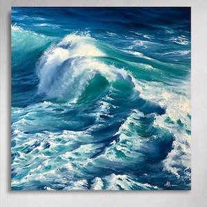 Puede incluir: Una pintura de una gran ola oceánica rompiendo en el mar. La ola es blanca con matices azules y verdes. El agua es de un azul profundo.