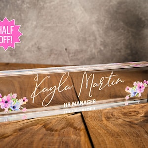Personalized Desk Name Plate, Acrylic Name Plate for Desk Accessories Office Gifts for Boss Coworkers New Job Gifts Promotion Gift for Her