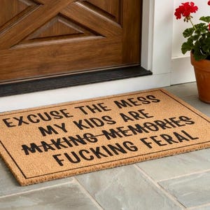 Excusez le désordre, mes enfants sont sauvages, paillasson personnalisé, tapis de bienvenue drôle, cadeau pour une maman avec des enfants sauvages, paillasson drôle, cadeau de fête des mères