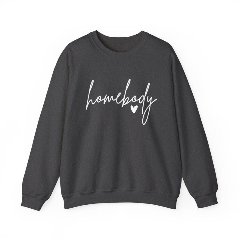 Homebody Sweatshirt, Homebody Shirt, trendiges Sweatshirt, gemütliches Sweatshirt, Slouchy Sweatshirt, süßes Sweatshirt, Homebody Pullover Dark Heather