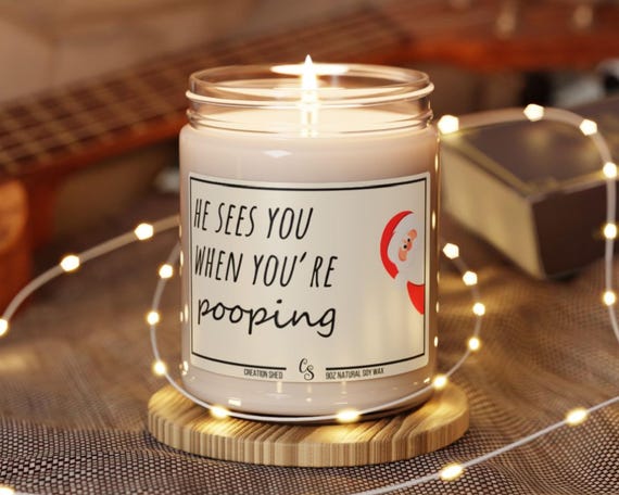 Lustige Weihnachtskerze, Badezimmer Weihnachtskerze, Er sieht dich, wenn deine Kerze kackt, Urlaub Dekor, lustige Badezimmer Kerze Dekor