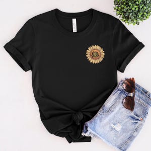 Gardening Tee, Plant Lover Shirt, Garden Enthusiast Top, Floral Print T-Shirt, Gardening Gift Idea, Flower Lover Shirt