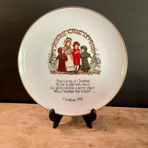 Vintage Holly Hobbie Christmas Carol Porcelain Plate, Christmas Holly Hobbie 1974, Made in Japan, Carolers Singing, Commemorative Edition