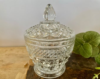 VINTAGE Anchor Hocking Wexford Crystal Candy Dish, Zuckerdose mit Deckel, Schmuckschale, Muttertagsgeschenk, Hochzeitsgeschenk, Pressglas mit Fuß