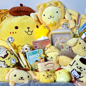 Pompompurin Mignon Kawaii Mystery Box Coffret cadeau Sanrio Boîte à papeterie, Accessoires scolaires, Wearables, Bijoux, Sac à main, Peluches, Lampe LED