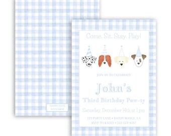 Puede incluir: Una invitación con un patrón de cuadros azules y blancos con un borde blanco. La invitación dice "Come. Sit. Stay. Play!" y presenta cuatro perros de dibujos animados con sombreros de fiesta. El texto dice "Join us to celebrate John's Third Birthday Paw-ty Saturday, December 14th at 1 pm 123 Party Lane Baton Rouge, LA RSVP to Kaley 555-123-4567"