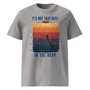 Fridyknings-T-shirt – Den är inte så djup | Ocean T-shirt | Ekologisk bomull 180 g/meter bild 18