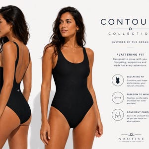 Peut inclure: Un maillot de bain une pi&egrave;ce noir avec une encolure d&eacute;gag&eacute;e et des &eacute;chancrures hautes. Le texte &agrave; droite indique : CONTOURS COLLECTION, INSPIRED BY THE OCEAN, FLATTERING FIT, SCULPTING FIT, FREEDOM TO MOVE, CONFIDENT COMFORT, et NAUTIVE.