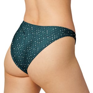 Braguita de bikini con estampado de tiburón ballena y corte en V | Braguita de bikini reciclada con estampado de tiburón ballena | Trajes de baño sostenibles para combinar | Trajes de baño ecológicos imagen 4