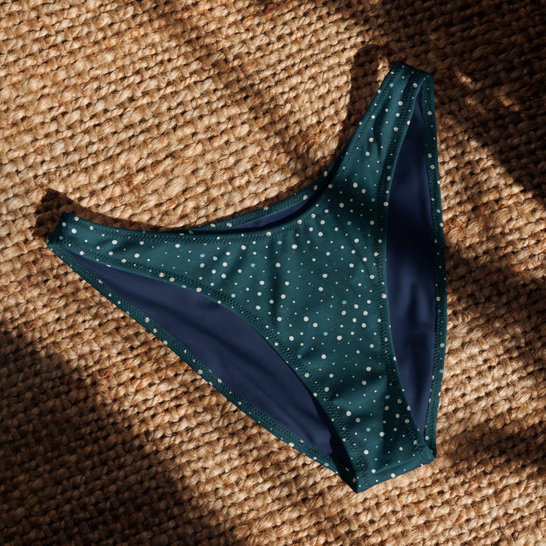 Braguita de bikini con estampado de tiburón ballena y corte en V | Braguita de bikini reciclada con estampado de tiburón ballena | Trajes de baño sostenibles para combinar | Trajes de baño ecológicos imagen 8