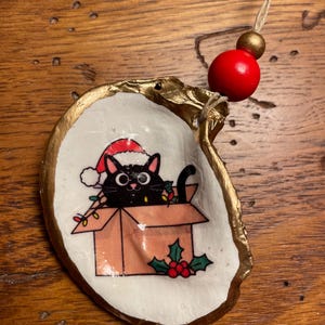 Ornement de Noël en coquille d'huître en forme de chat