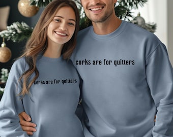 Wine humor Dames grappig wijn softstyle fleece sweatshirt met ronde hals, kurken zijn voor slappelingen, drinksweater