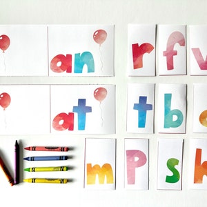 Könnte beinhalten: Ein Satz bunter Alphabetkarten mit Aquarelldesigns. Jede Karte zeigt einen Buchstaben des Alphabets und einen Ballon mit einer Schnur. Die Buchstaben sind 'a', 'n', 't', 'r', 'f', 'v', 't', 'b', 'c', 'm', 'p', 's' und 'h'.