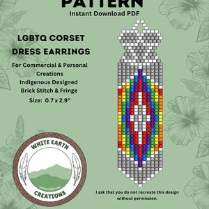 以下が含まれることがあります： LGBTQコルセットドレスイヤリングのデジタルパターン。サイズは1.8cm x 7.4cmです。イヤリングはブリックステッチとフリンジで作られています。このパターンは、商用および個人使用に適しています。画像には「PATTERN」と「Instant Download PDF」の文字が含まれています。