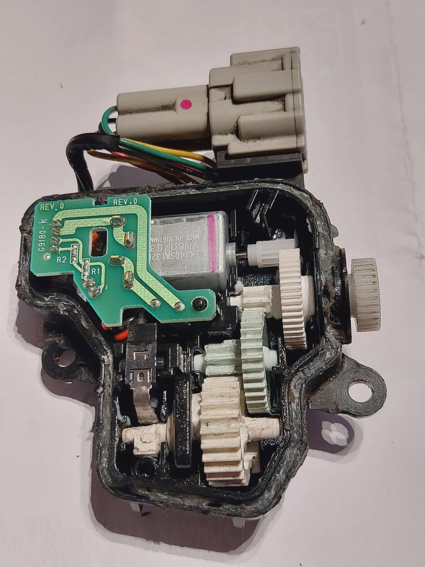 Nissan 発電ポートカバー 楽天市場】充電ポートカバー 電気自動車用充電カバー 磁石吸着 EV車