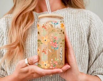 Personalized Floral Iced Coffee Cup Retro Custom Glass Cup Bridesmaid Proposal Gift Bachelorette Glass Cup Customizable Wedding Drink-ware