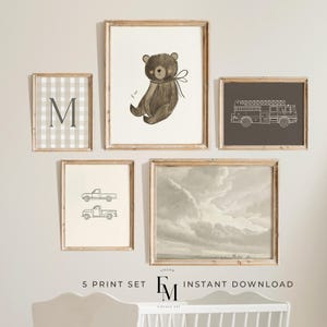 Juego de 5 impresiones de pared con monograma beige de osito de peluche, decoración de pared para habitación de niño, decoración de pared con inicial de camión para habitación infantil, juego de habitación para niño neutro