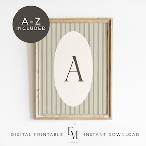 Impresión inicial personalizada en verde salvia con nombre, decoración para bebé, estampado de rayas, letras, género neutro, arte de pared para habitación infantil, decoración infantil