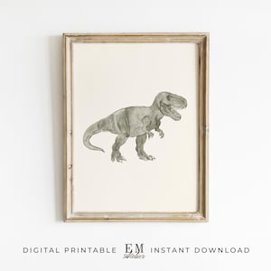 Peut inclure: Une impression encadrée à l'aquarelle d'un Tyrannosaurus Rex en nuances de gris. Le dinosaure est représenté de profil, la gueule ouverte, révélant des dents. Le cadre est de couleur marron clair. Le texte "DIGITAL PRINTABLE EM Atelier INSTANT DOWNLOAD" est en bas.