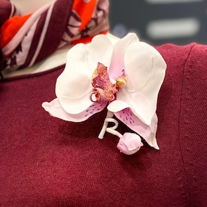 Kleine weiße Brosche, Orchidee Brosche, Vintage Blumen Brosche, Stilvolle Accessoires