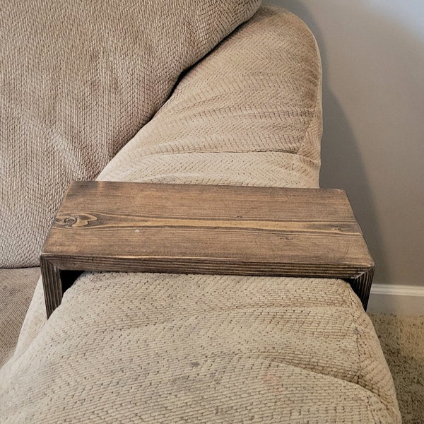 Elegant Armrest Table for Your Couch: Stylish & Practical Addition to Any Living Room.