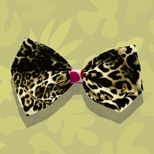 Love Heart x Leopard Print Pet Bow Tie