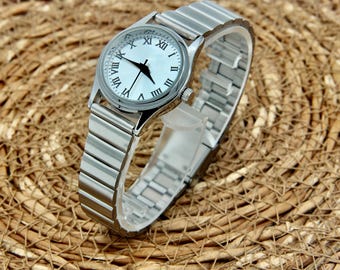 Wrist Watch for Women, Silver Colour, Present for Her, Vintage Design, Stylish Design, Valentine's Day Gift, White Dial, Roman Numeral, Cool