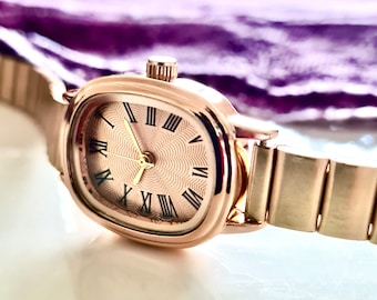 Wrist Watch for Women, Present for Her, Gold Colour, Vintage Design, Adjustable Band, Gold Dial, Valentine's Day Gift, Cool, Roman Numeral