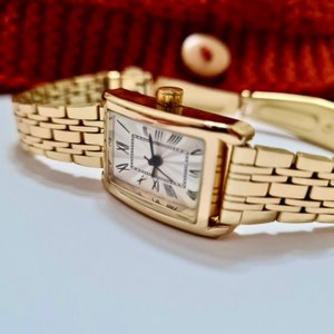 Armbanduhr für Frauen, Goldfarbe, römische Ziffern, quadratisches Design, einfache Bedienung, cooles Design, charismatisches Design, stilvoll, weißes Ziffernblatt Bild 5