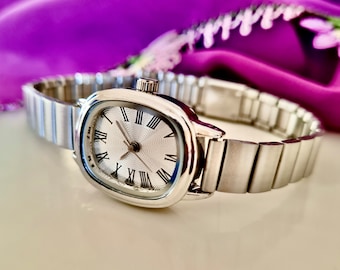 Wrist Watch for Women, Present for Her, Silver Colour, Vintage Design, Adjustable Band, White Dial, Mother's Day Gift, Roman Numeral, Cool