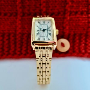 Armbanduhr für Frauen, Goldfarbe, römische Ziffern, quadratisches Design, einfache Bedienung, cooles Design, charismatisches Design, stilvoll, weißes Ziffernblatt Bild 4