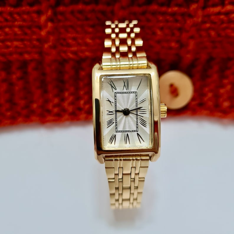 Armbanduhr für Frauen, Goldfarbe, römische Ziffern, quadratisches Design, einfache Bedienung, cooles Design, charismatisches Design, stilvoll, weißes Ziffernblatt Bild 3