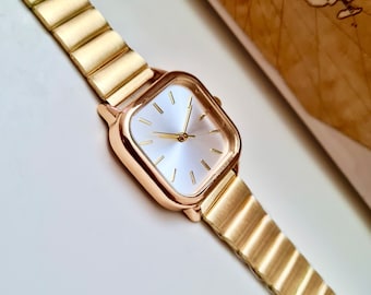 Wrist Watch for Women, Present for Her, Gold Colour, Vintage Design, Adjustable Band, Square Design, White Dial, Mother's Day Gift, Cool