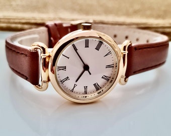 Wrist Watch for Women, Gold Colour, Present for Her, Vintage Design, Adjustable Band, Stylish, Brown Faux Leather, Roman Numeral Design