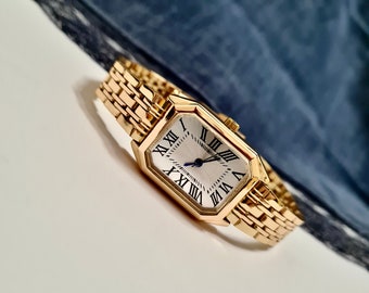 Wrist Watch for Women, Gold Colour, Present for Her, Vintage Design, Adjustable Band, Stylish, Valentine's Day Gift, Roman Numeric Design