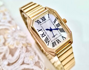 Wrist Watch for Women, Gold Colour, Present for Her, Vintage Design, Easy Adjustable Band, Stylish, Mother's Day Gift, Roman Numeric Design