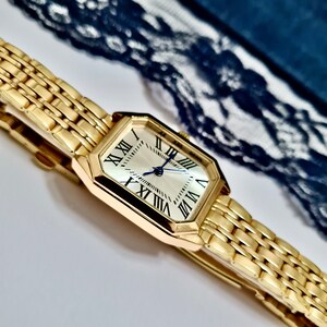 Wrist Watch for Women, Gold Colour, Present for Her, Vintage Design, Adjustable Band, Stylish, Valentine's Day Gift, Roman Numeric Design