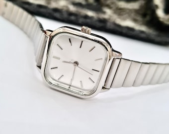 Wrist Watch for Women, Present for Her, Silver Colour, Vintage Design, Adjustable Band, Square Design, White Dial, Mother's Day Gift, Cool