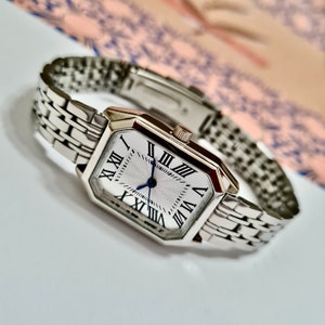 Wrist Watch for Women, Silver Colour, Present for Her, Vintage Design, Adjustable Band, Stylish, Valentine's Day Gift, Roman Numeric Design