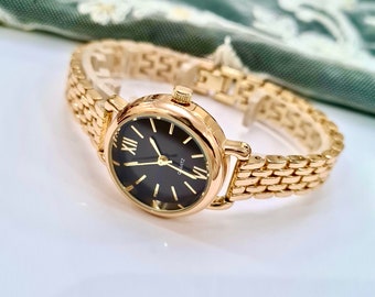 Wrist Watch for Women, Present for Her, Gold Colour, Vintage Design, Adjustable Band, Black Dial, Mother's Day Gift, Cool Design, Dainty