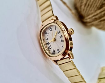 Reloj de pulsera para mujer, regalo para ella, color dorado, diseño vintage, banda ajustable, esfera blanca, regalo de San Valentín, genial, número romano